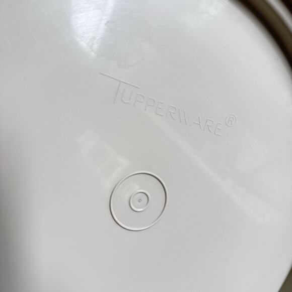 Vintage Tupperware White Cake Pie Carrier Keeper 10 Inch Plastic Collectible T36 - Picture 6 of 10